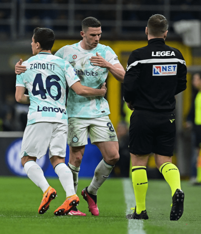 马尔基队员冲锋陷阵，传球精准成功获胜