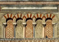 包含科尔多瓦顶住压力，坚守胜利归属的词条