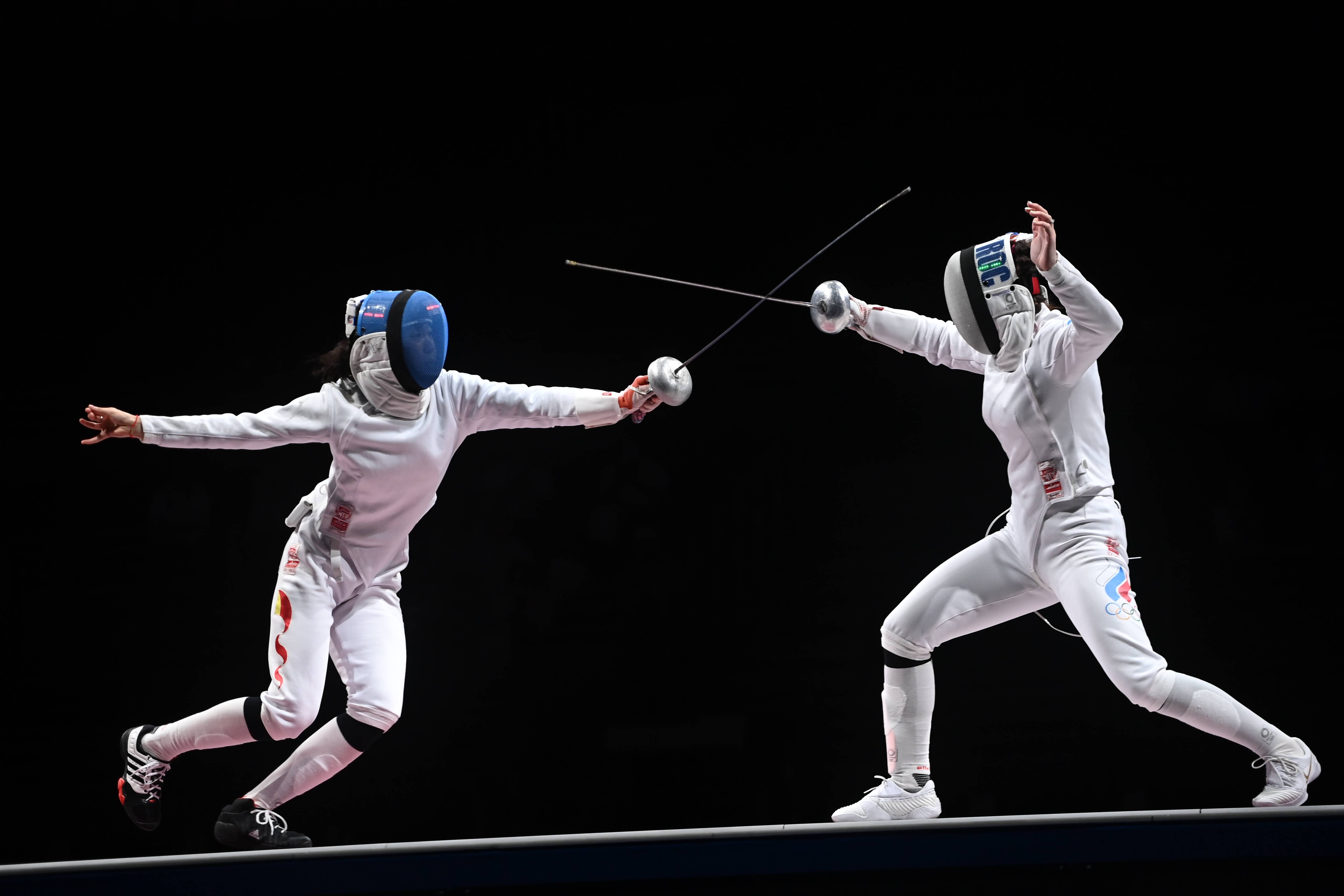 韩国击剑选手巧取胜利，晋级半决赛的简单介绍