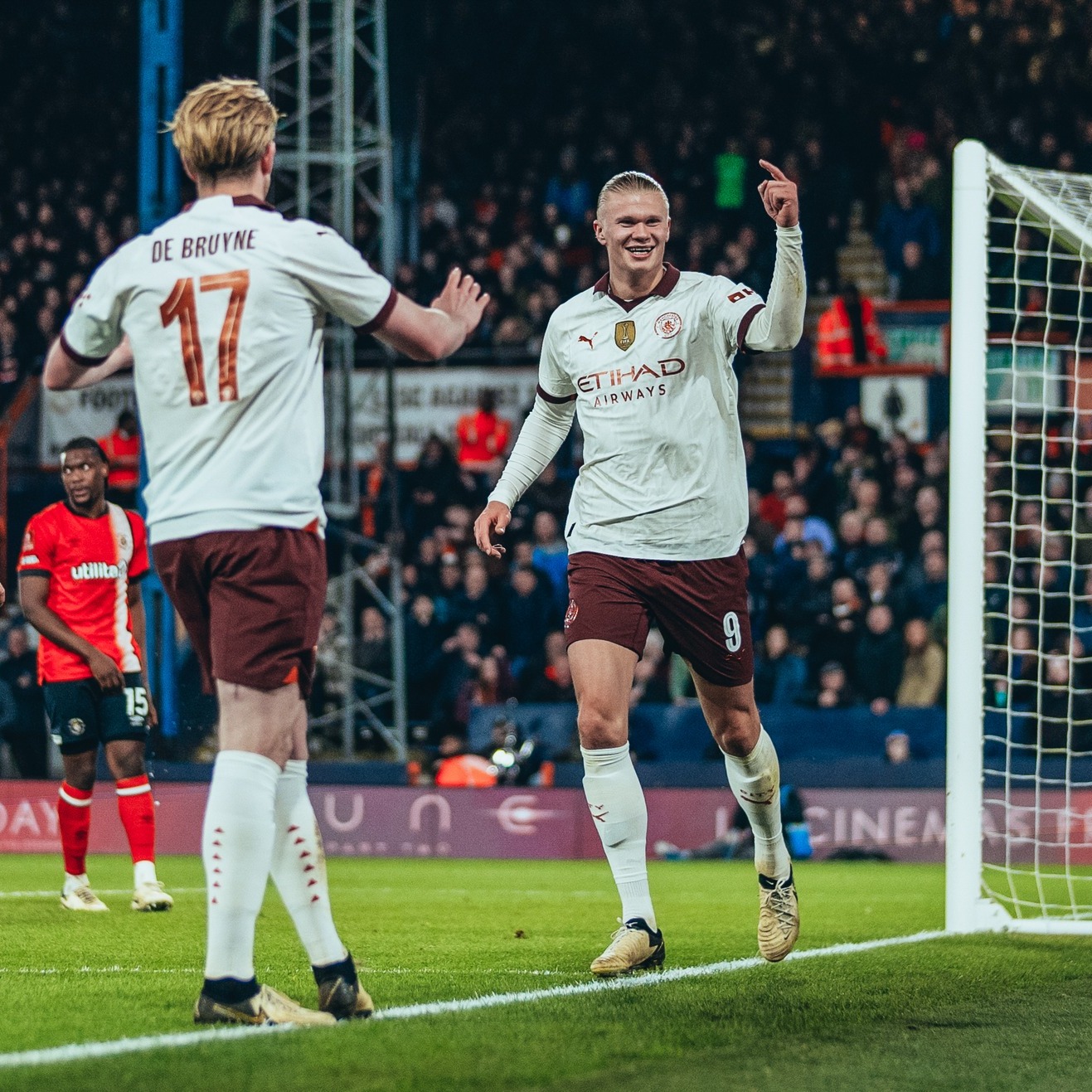 爱游戏在线-挪威鏖战巴萨，哈兰德扛起全队的简单介绍