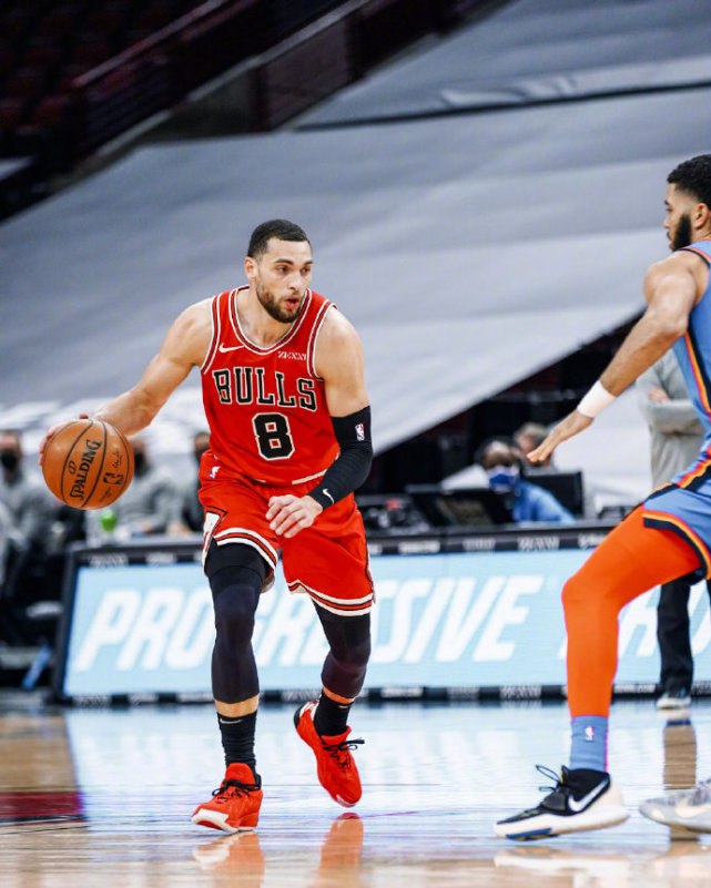 关于新疆队完胜尼克斯，拉文刷新纪录的信息