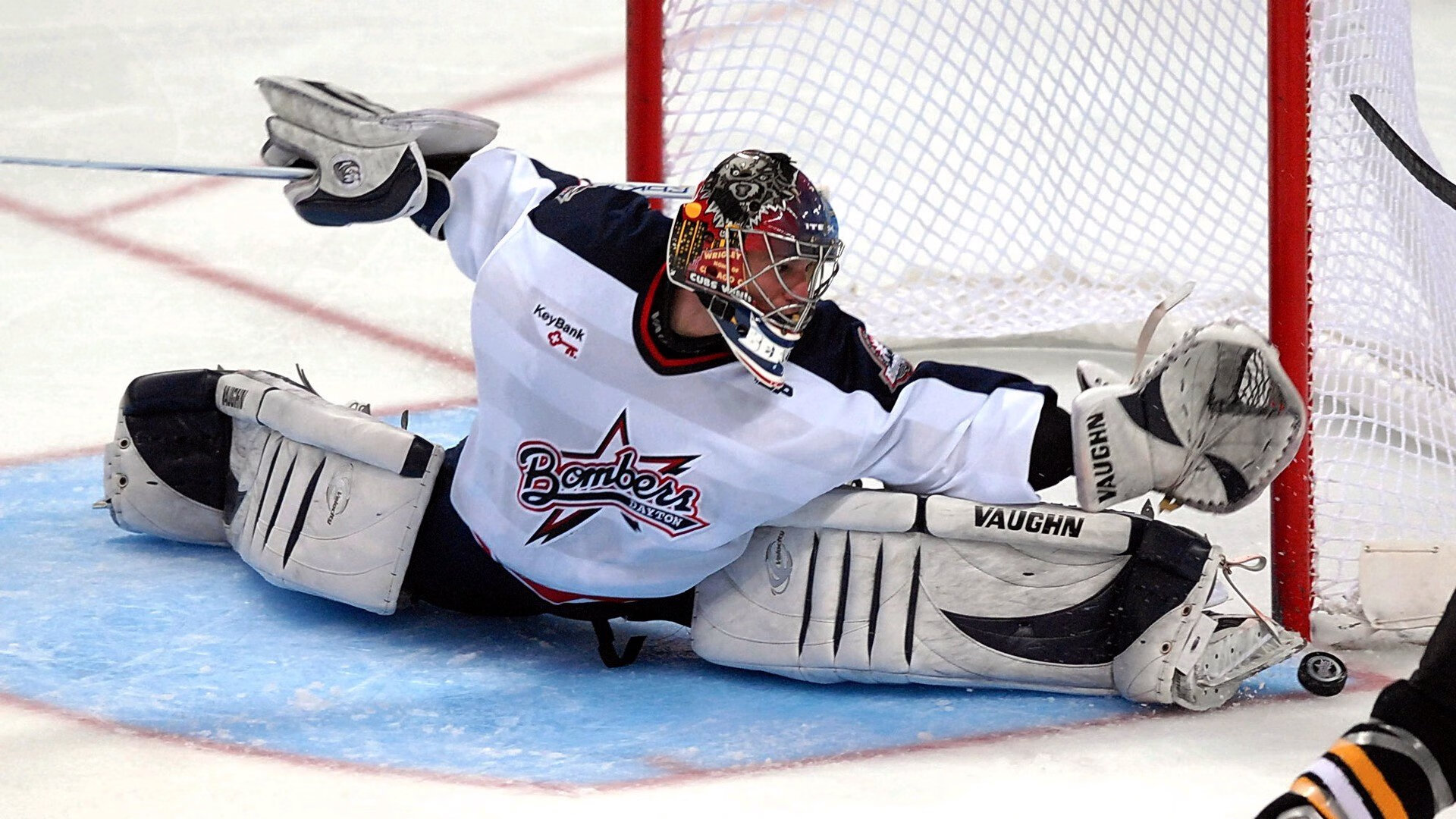 跨洋对决，湖人争冠战惊险战胜广东队，乔治末节封神成关键先生